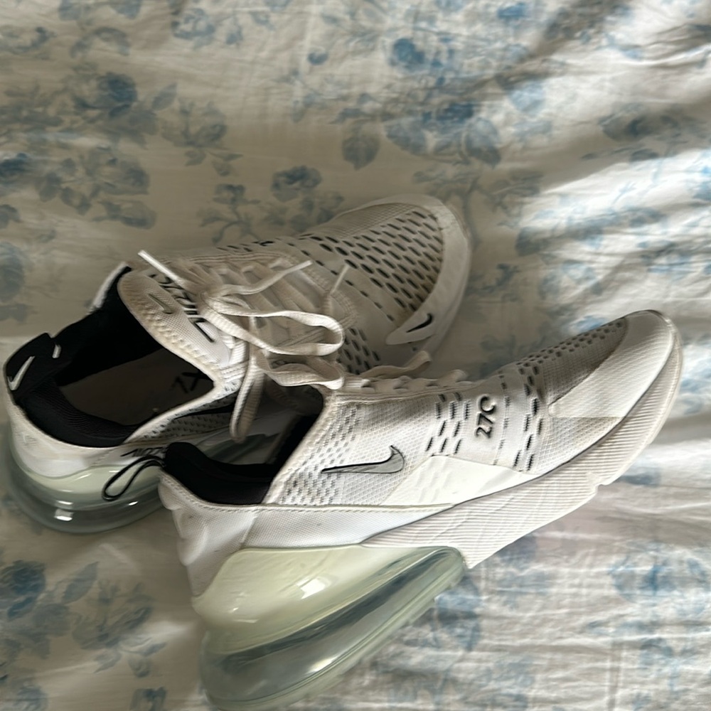 Nike Air Max 270 white shoes size 9